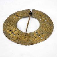 Annualar brooches