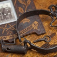 Neck irons (Jougs)